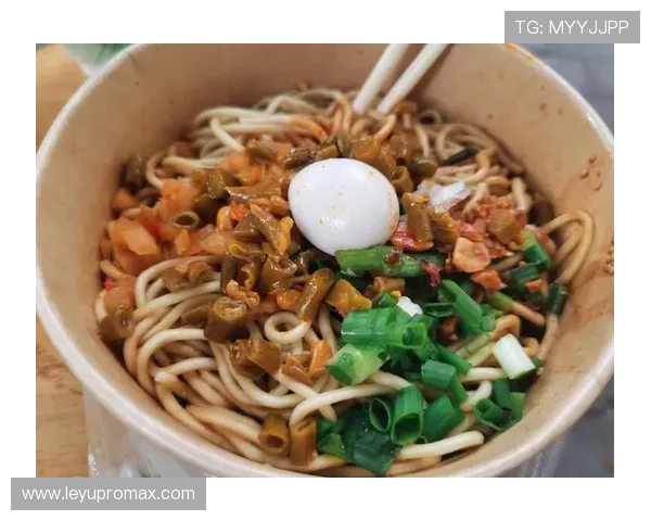 王昶家的冰箱里居然塞满了能量胶，连饮料都得排队放？