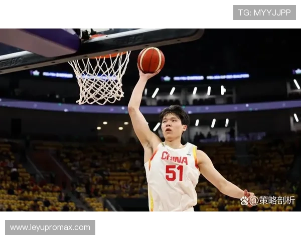 杨瀚森无球策应改变内线格局